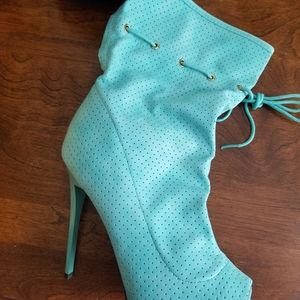 NIB Mona Mia faux leather booties